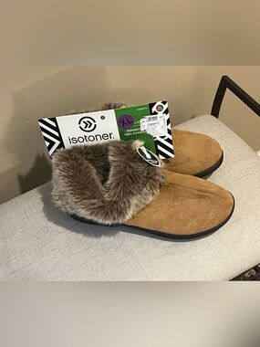 isotoner Women's Tan Suede Slippers with Plush Taupe Faux-Fur,XL